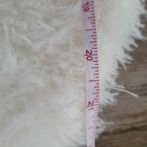 Love Tree White Fluffy Cropped Sweater Women’s Size L | Soft Shag Crewneck - Picture 7 of 9